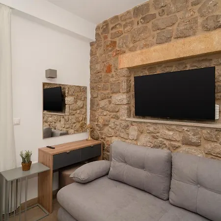 Lithos Финикунда