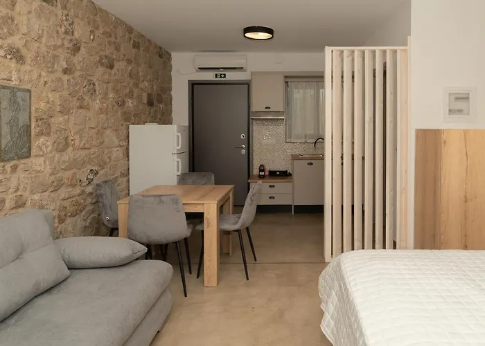 Hotel Lithos Finikounda