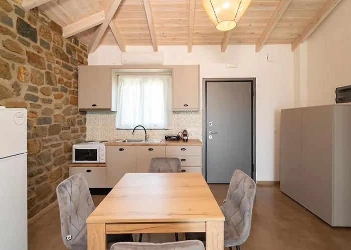 Lithos Hotel Finikounda